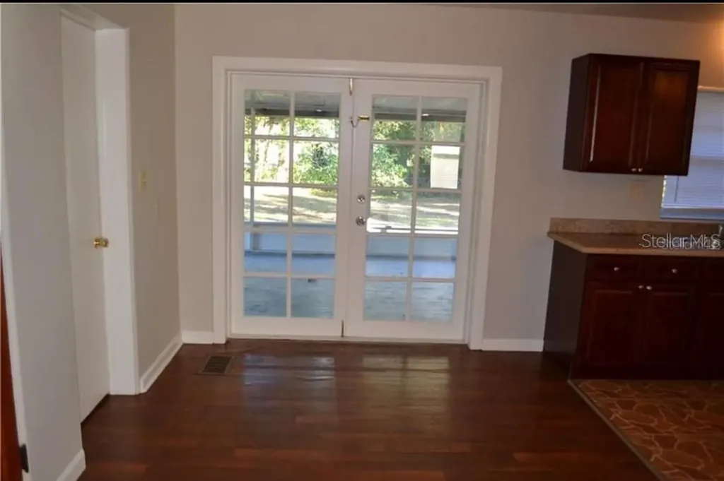 609 S Montgomery Avenue Deland FL 32720