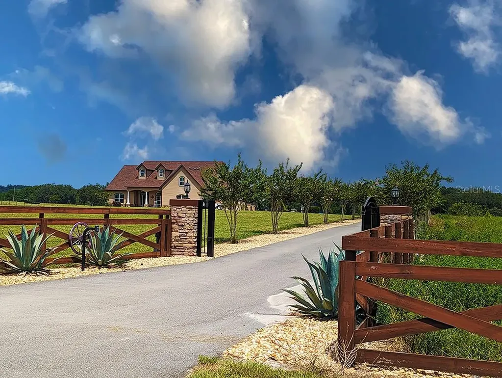 19221 Baker Road Umatilla FL 32784