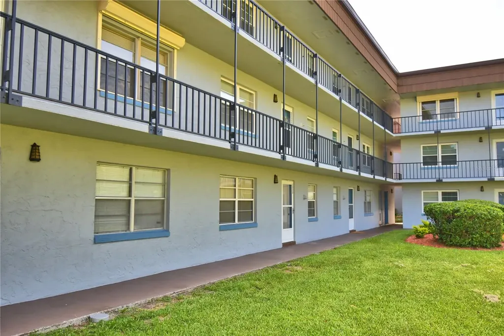 333 Lake Howard Dr NW Winter Haven FL 33880