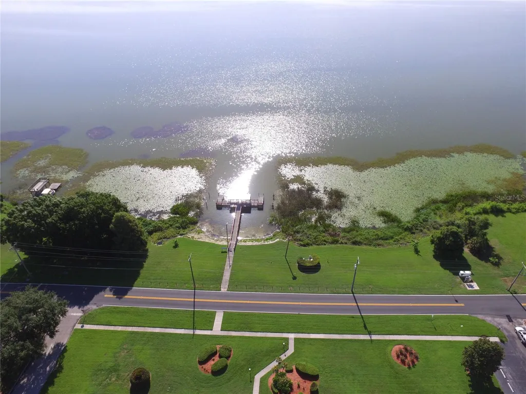 333 Lake Howard Dr NW Winter Haven FL 33880