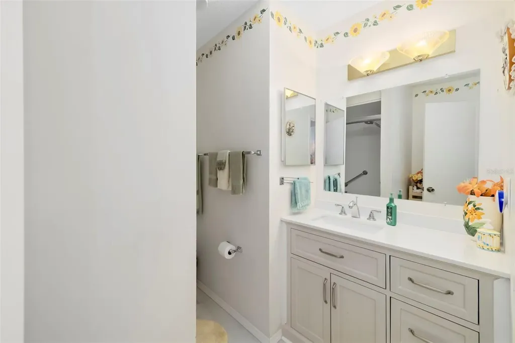 4586 Mohican Trail Sarasota FL 34233