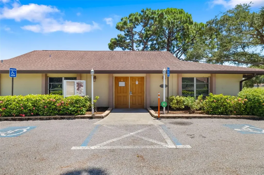 4586 Mohican Trail Sarasota FL 34233