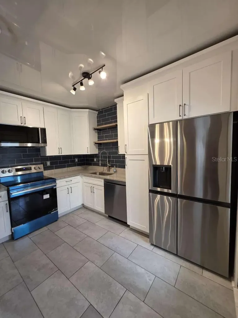 1035 9th Avenue S St Petersburg FL 33705