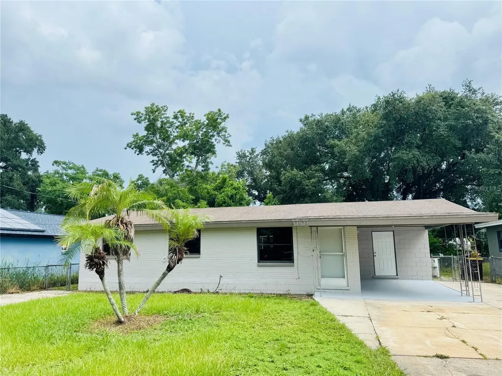 1923 Fruitland Park Circle Eagle Lake FL 33839