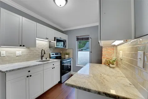 330 S Highland Street Mount Dora FL 32757