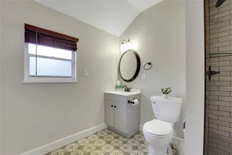 330 S Highland Street Mount Dora FL 32757
