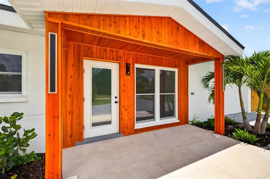 1524 Carson Circle NE St Petersburg FL 33703