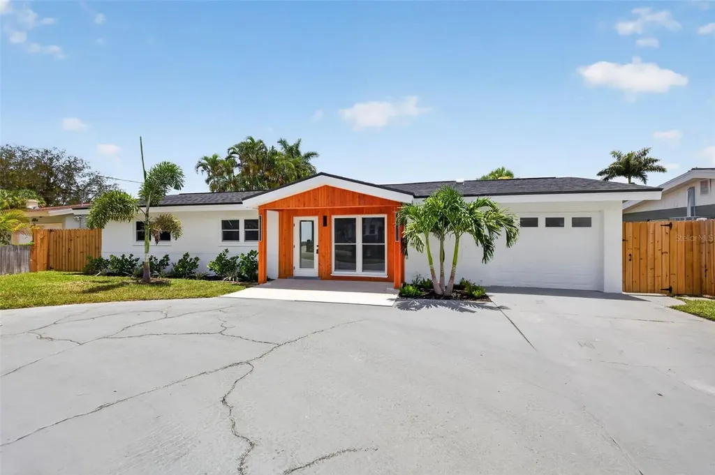 1524 Carson Circle NE St Petersburg FL 33703