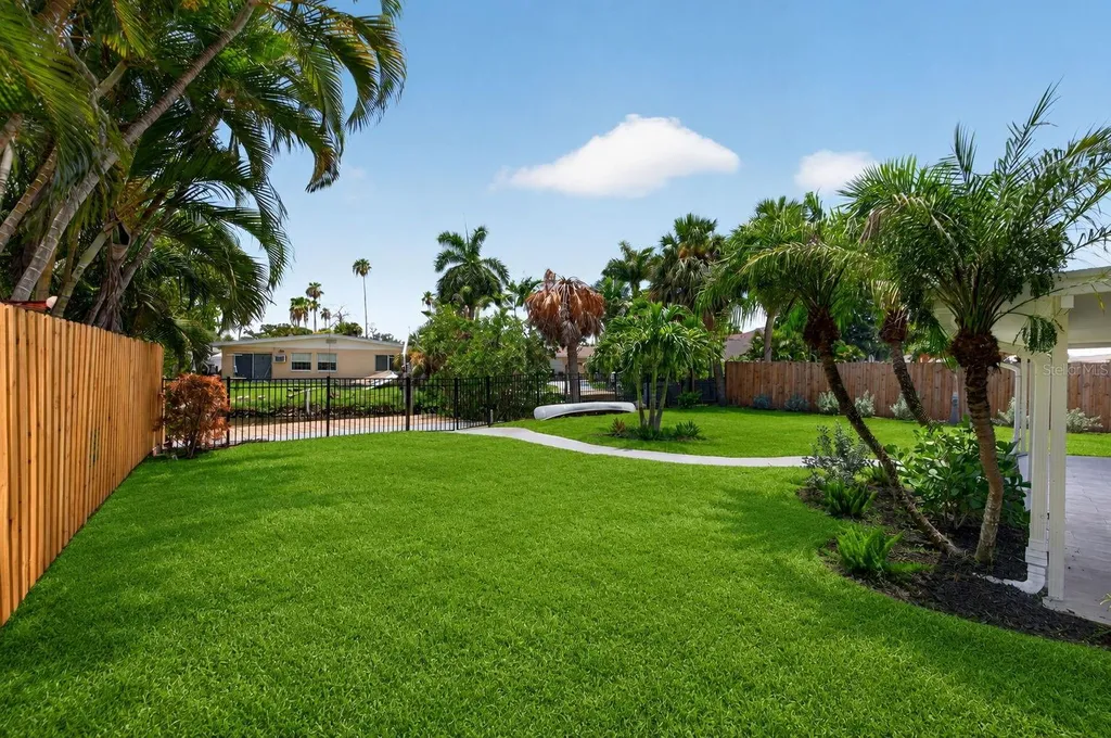1524 Carson Circle NE St Petersburg FL 33703