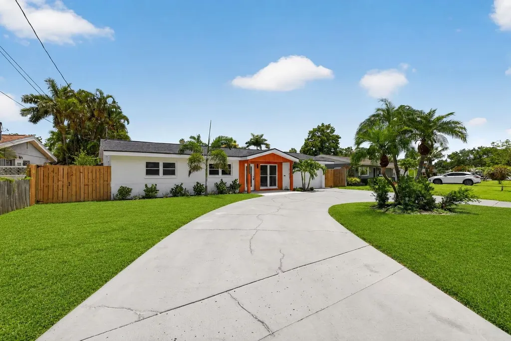 1524 Carson Circle NE St Petersburg FL 33703