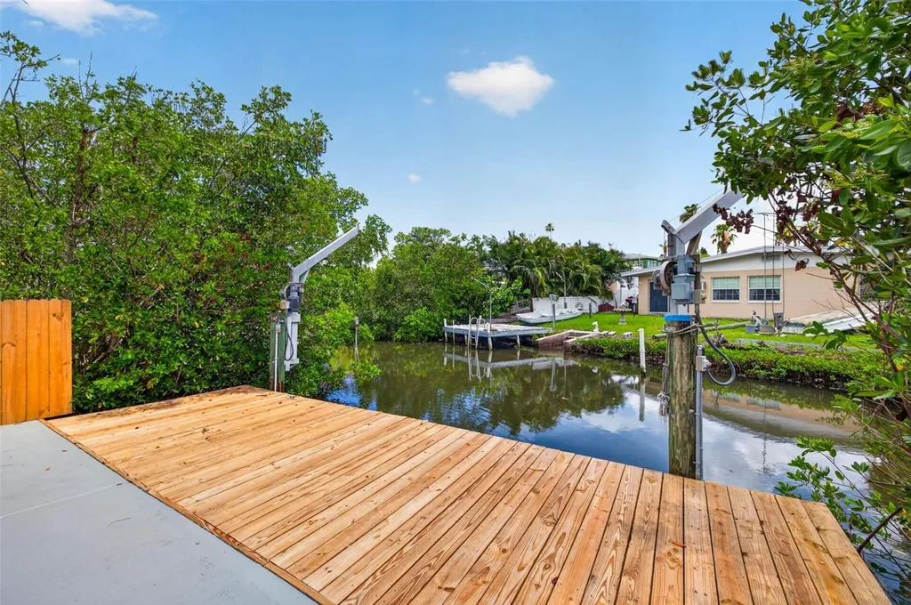 1524 Carson Circle NE St Petersburg FL 33703