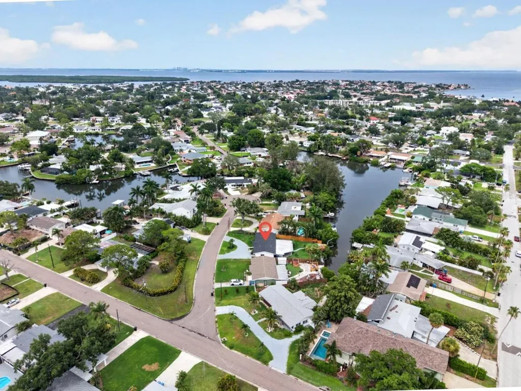 1524 Carson Circle NE St Petersburg FL 33703