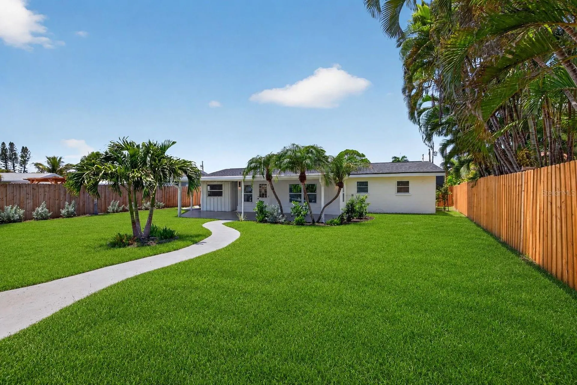 1524 Carson Circle NE St Petersburg FL 33703