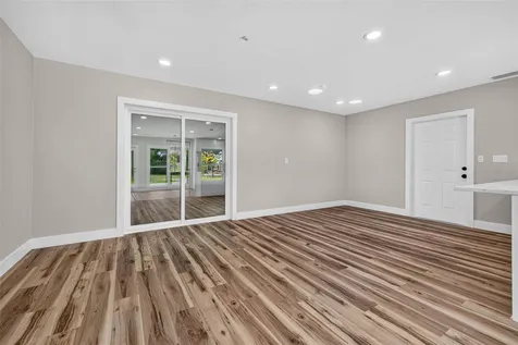1524 Carson Circle NE St Petersburg FL 33703