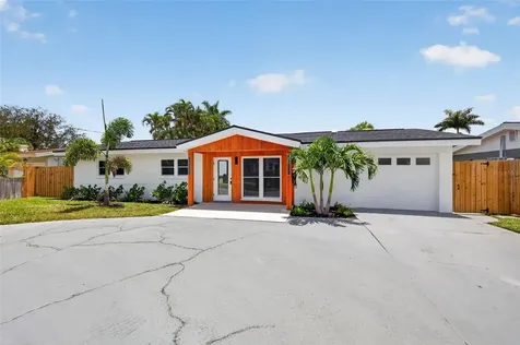 1524 Carson Circle NE St Petersburg FL 33703