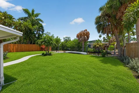 1524 Carson Circle NE St Petersburg FL 33703
