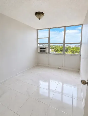 368 Cond. Crystal House San Juan PR 00923