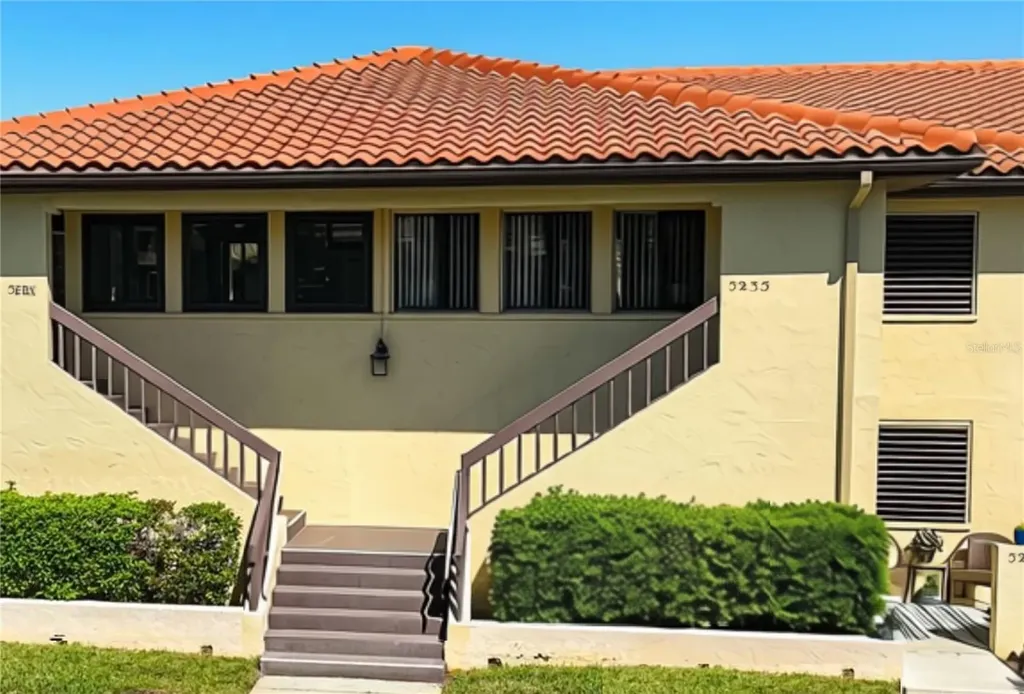 5231 Lake Village Drive Sarasota FL 34235
