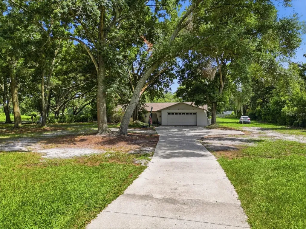 2709 W Sam Allen Road Plant City FL 33565