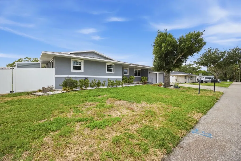 611 Leona Avenue Ellenton FL 34222