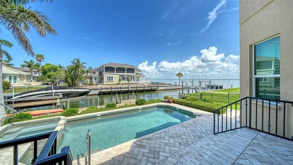 657 Halyard Lane Longboat Key FL 34228
