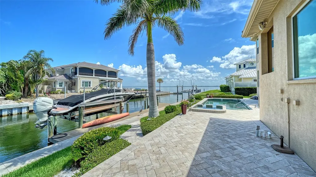 657 Halyard Lane Longboat Key FL 34228