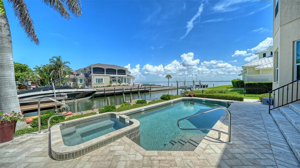 657 Halyard Lane Longboat Key FL 34228