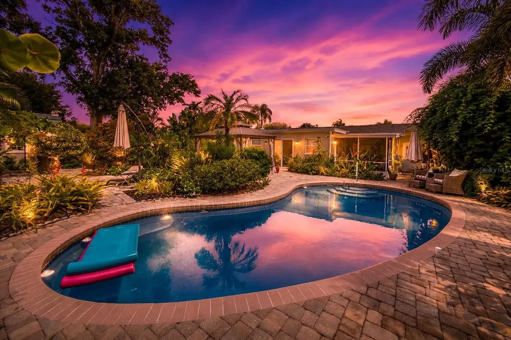 3326 Bougainvillea Street Sarasota FL 34239