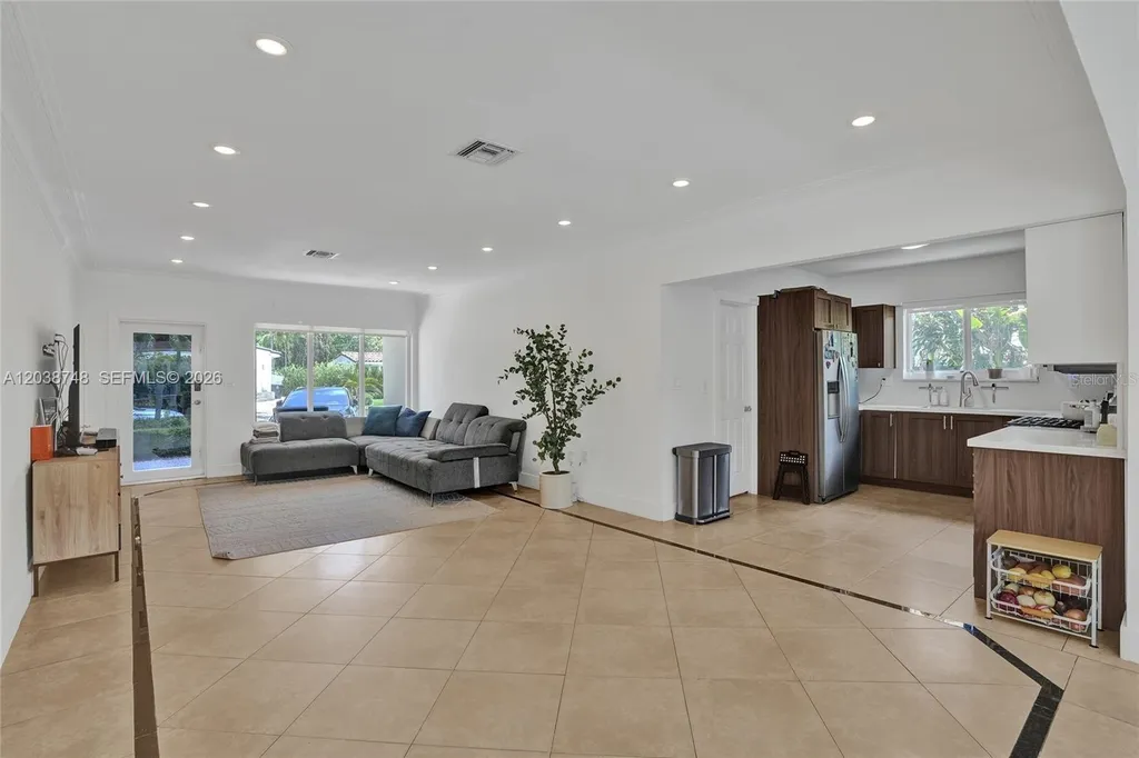2025 Alamanda Drive North Miami FL 33181