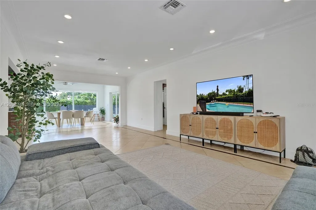 2025 Alamanda Drive North Miami FL 33181