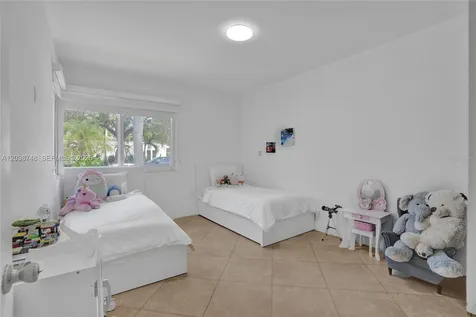 2025 Alamanda Drive North Miami FL 33181