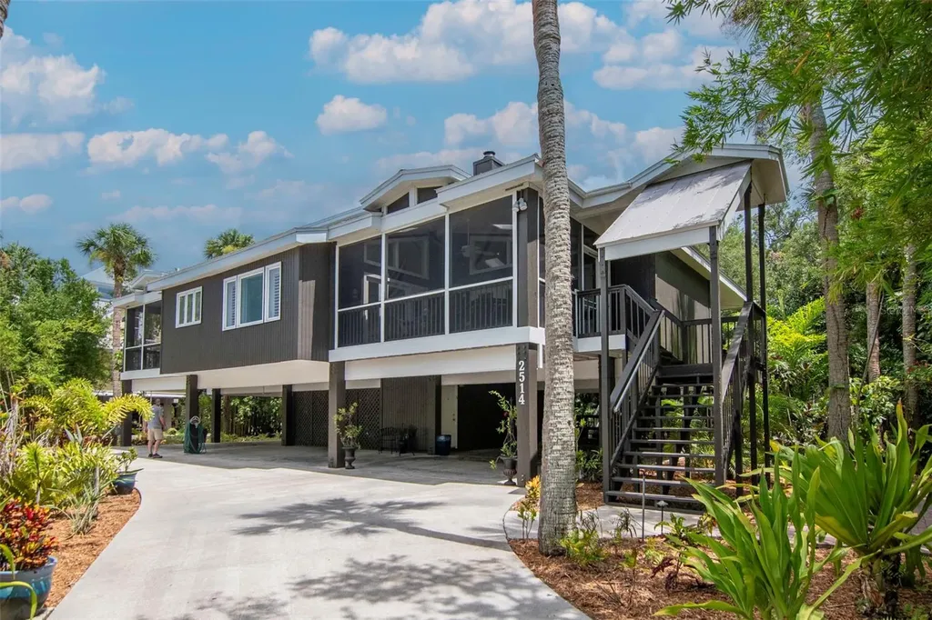 2514 W Conley Avenue Tampa FL 33611