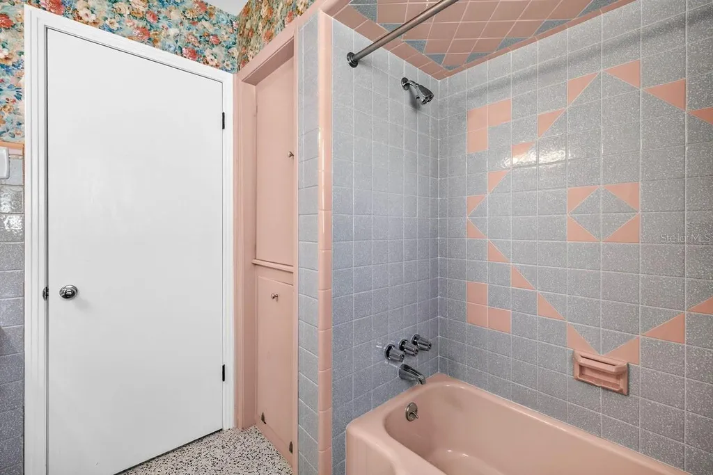 1912 W Saint Isabel Street Tampa FL 33607