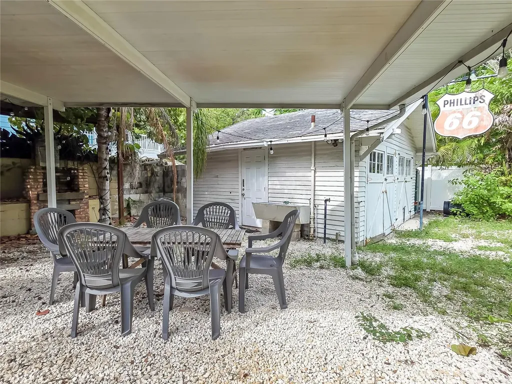 2135 Burlington Avenue N St Petersburg FL 33713
