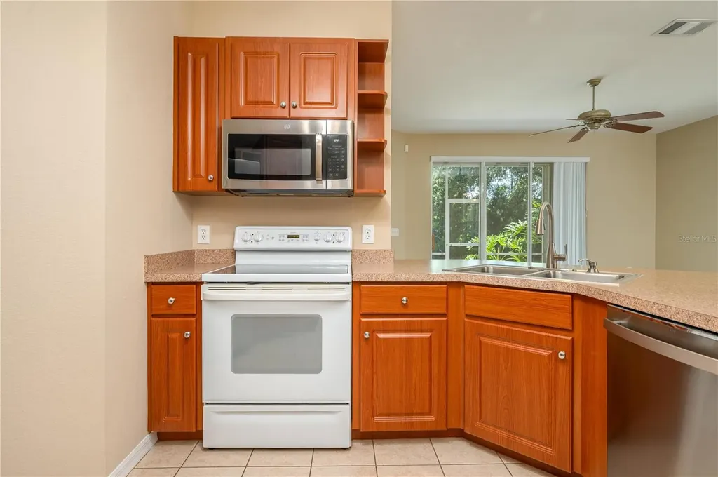 590 Grasslands Village Circle Lakeland FL 33803