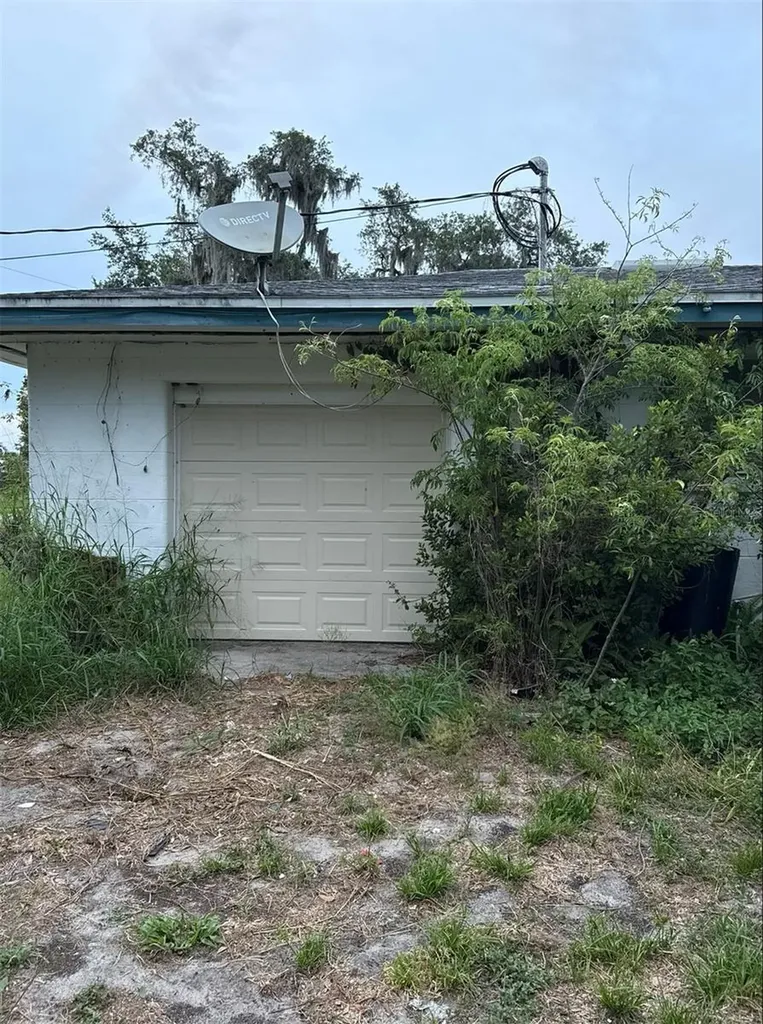 301 W Lemon Street Bowling Green FL 33834