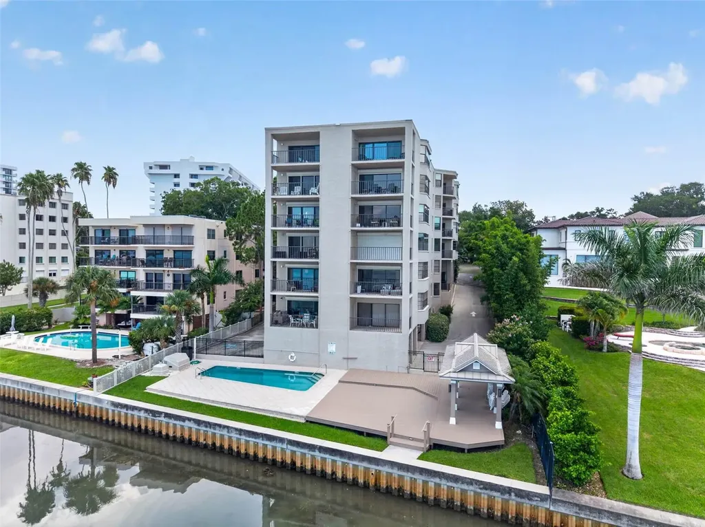 602 Lime Avenue Clearwater FL 33756