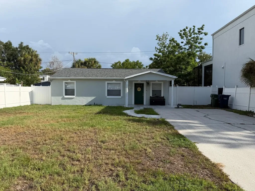 4714 W Lawn Avenue Tampa FL 33611