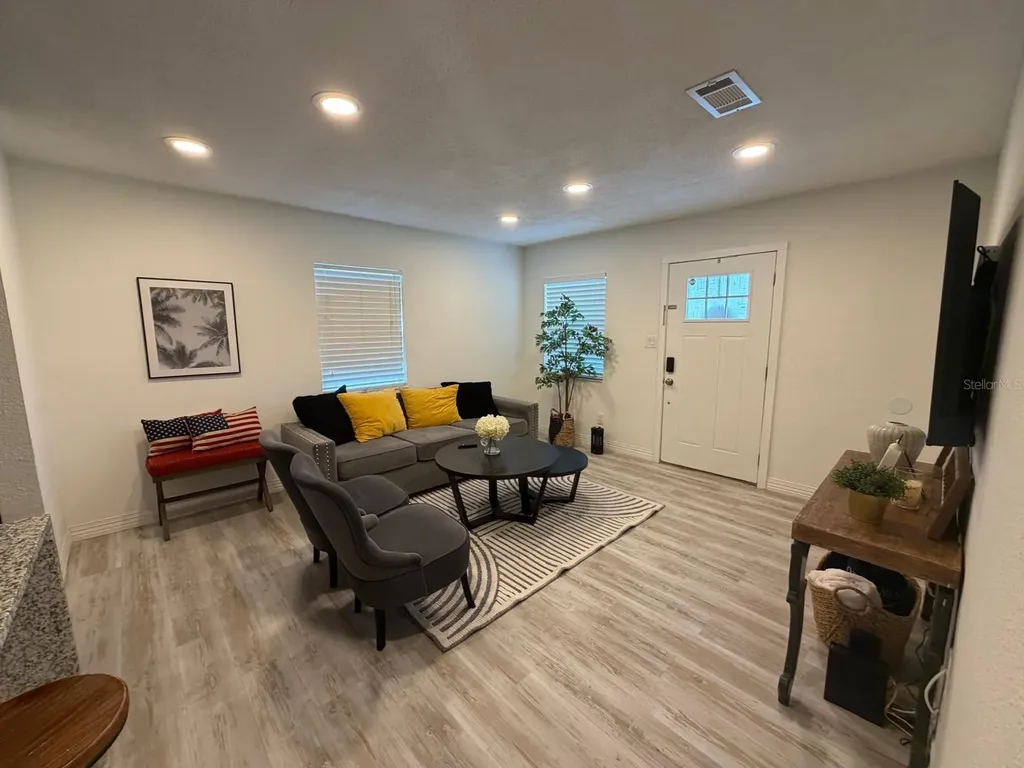 4714 W Lawn Avenue Tampa FL 33611