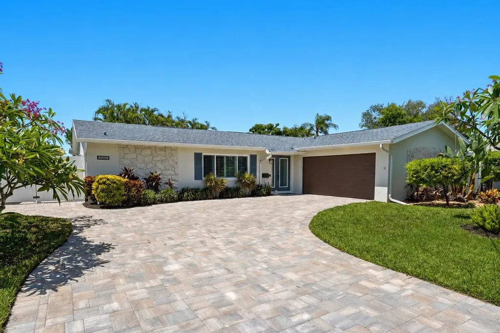 1122 45th Avenue NE St Petersburg FL 33703