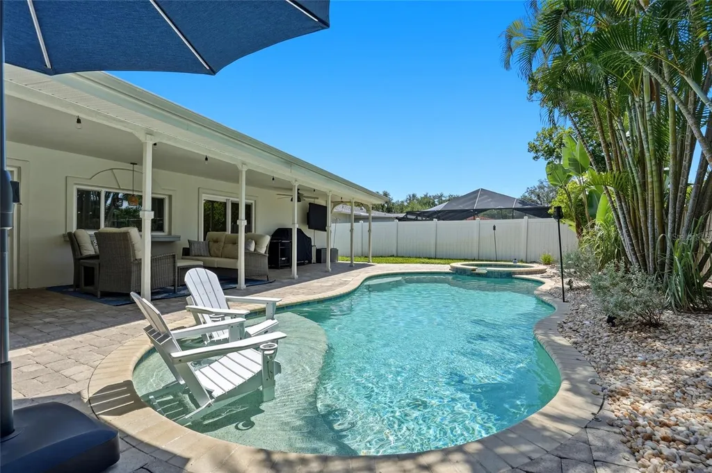 1122 45th Avenue NE St Petersburg FL 33703