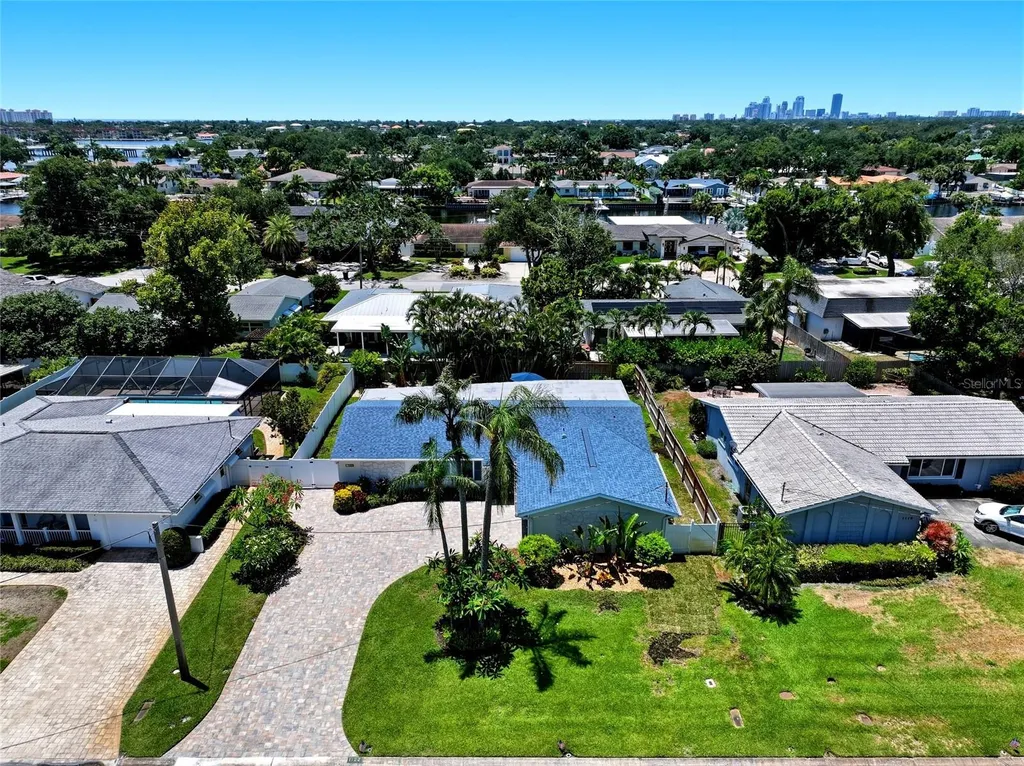 1122 45th Avenue NE St Petersburg FL 33703