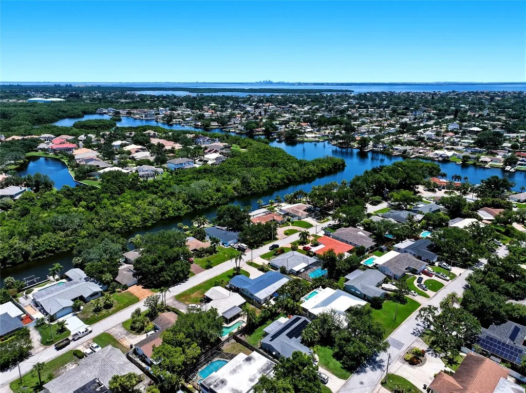 1122 45th Avenue NE St Petersburg FL 33703