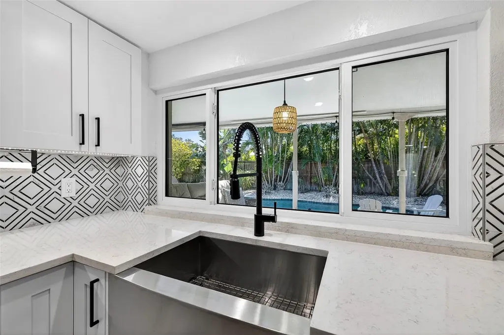 1122 45th Avenue NE St Petersburg FL 33703