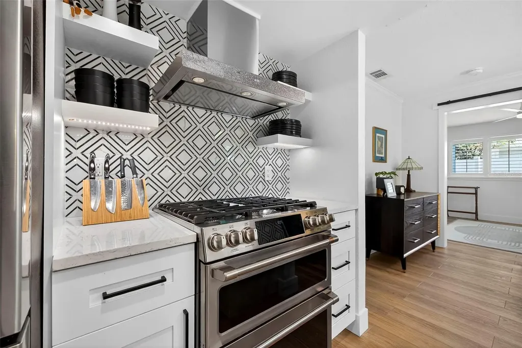 1122 45th Avenue NE St Petersburg FL 33703