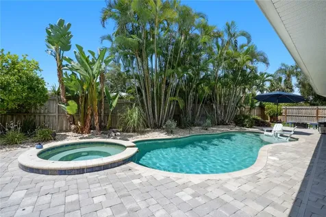 1122 45th Avenue NE St Petersburg FL 33703