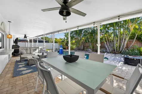 1122 45th Avenue NE St Petersburg FL 33703