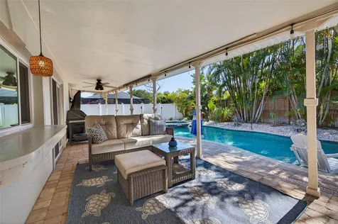 1122 45th Avenue NE St Petersburg FL 33703