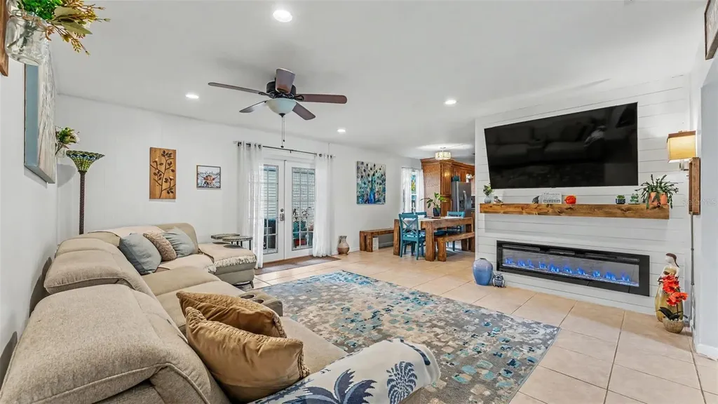 2015 E Gachet Boulevard Lakeland FL 33813