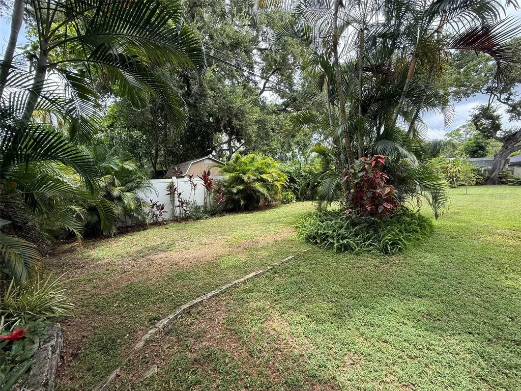 8239 26th Avenue N St Petersburg FL 33710
